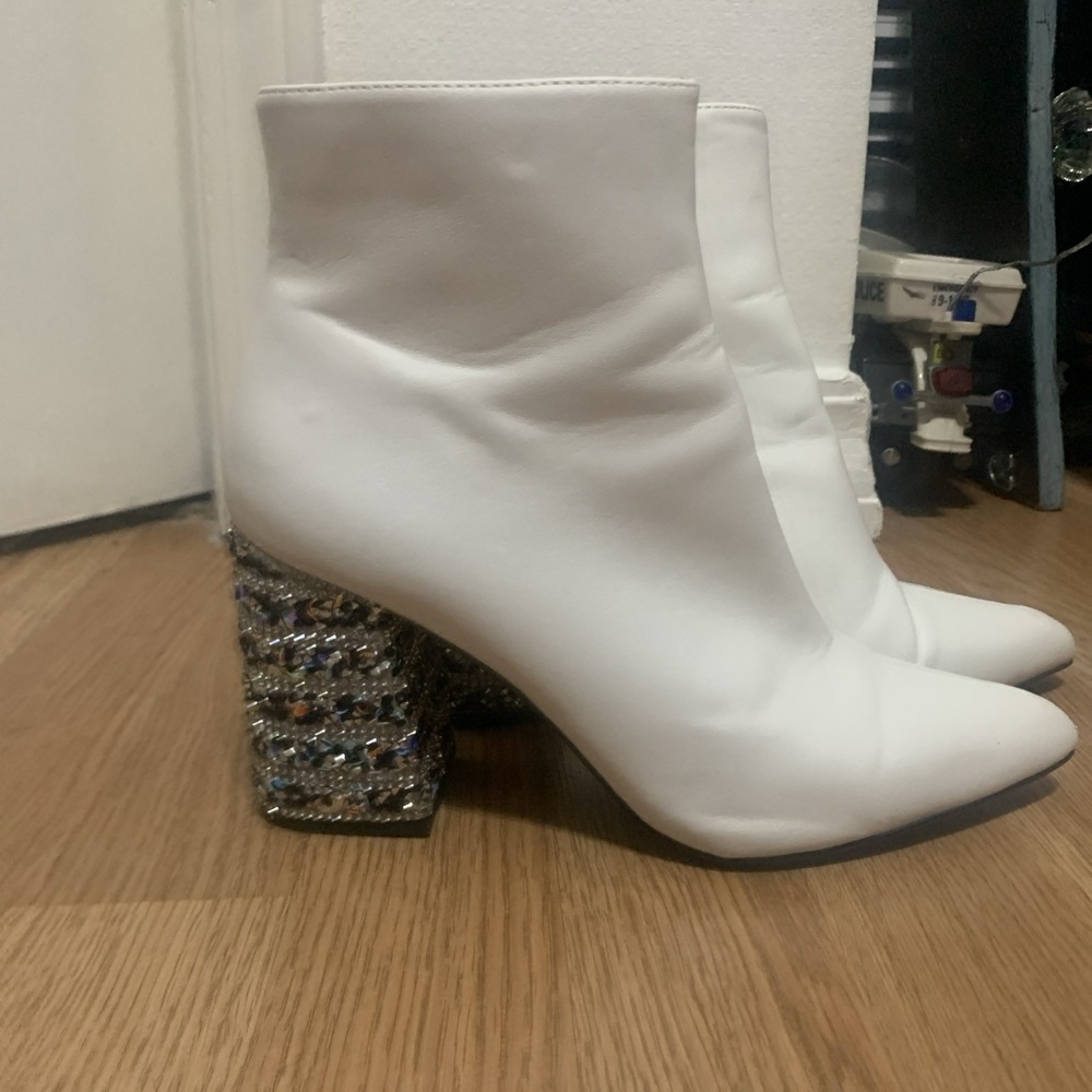 Betsey Johnson Womens Sz 6 Kassie Ankle Boots White Rhinestones Bachelorette